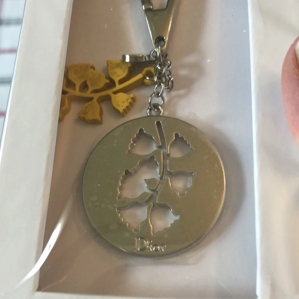 Dior Lily of the Valley Key Holder - Picture 7 of 8